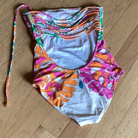 Trina Turk size 4 bright print on white background strapless low cut bac… - Picture 8 of 12